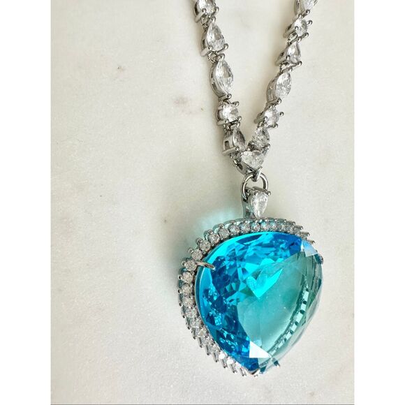 Large bright blue pendant cubic zirconia necklace - Picture 3 of 8